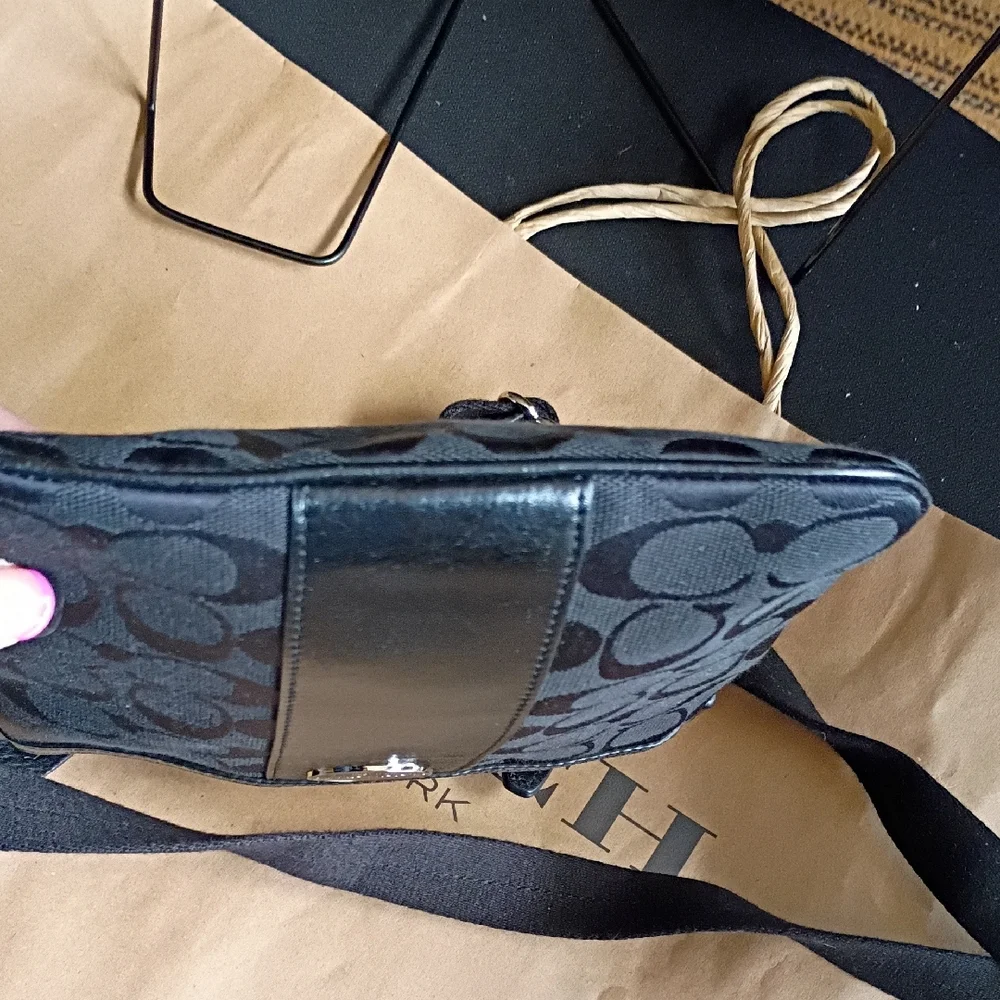 Coach Black Sutton Signature Swing Pack/ Crossbody - Picture 8 of 14